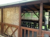 Dřevěná pergola i s krbem a zahradním nábytkem